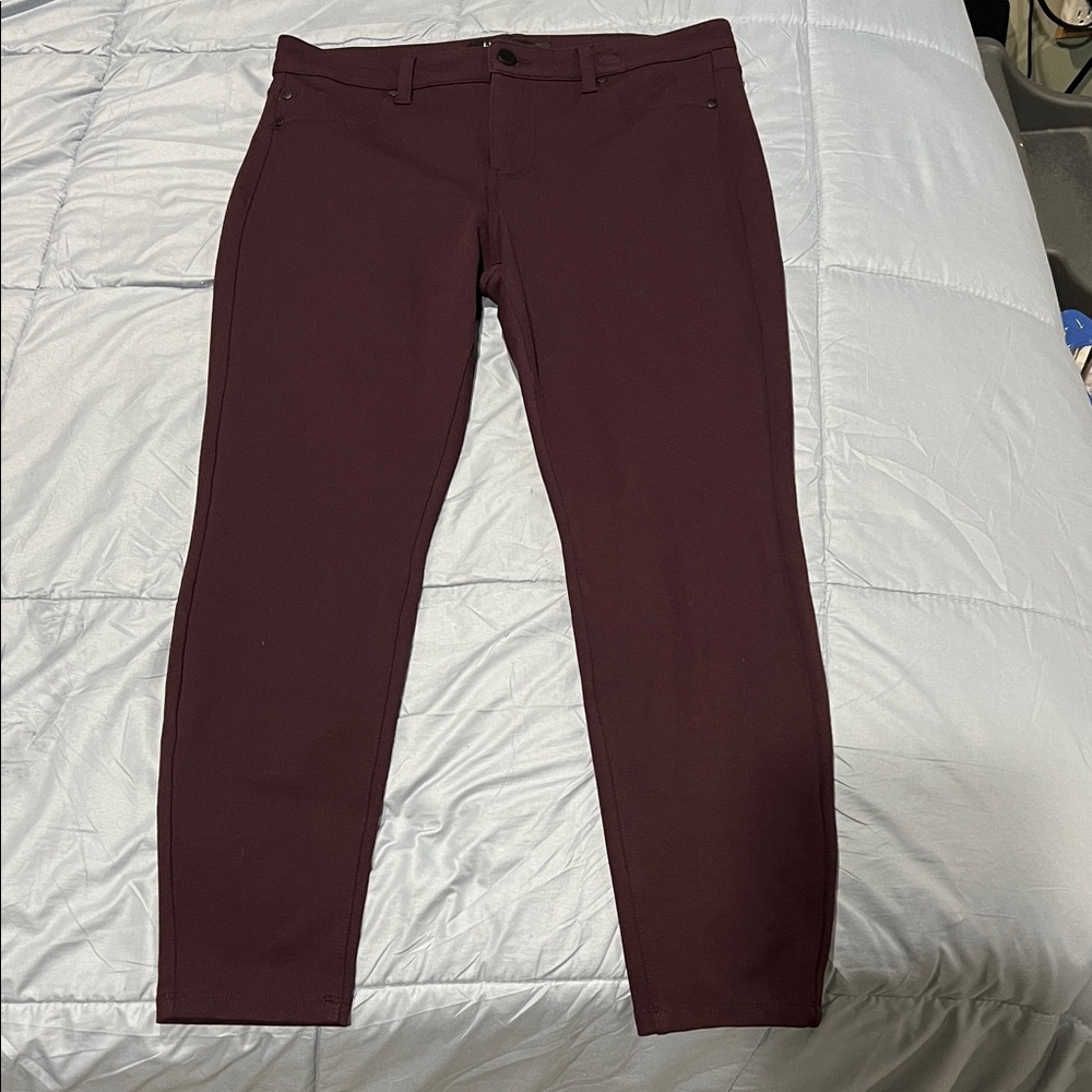 Liverpool Women's Cropped Ankle Jeans in Wine